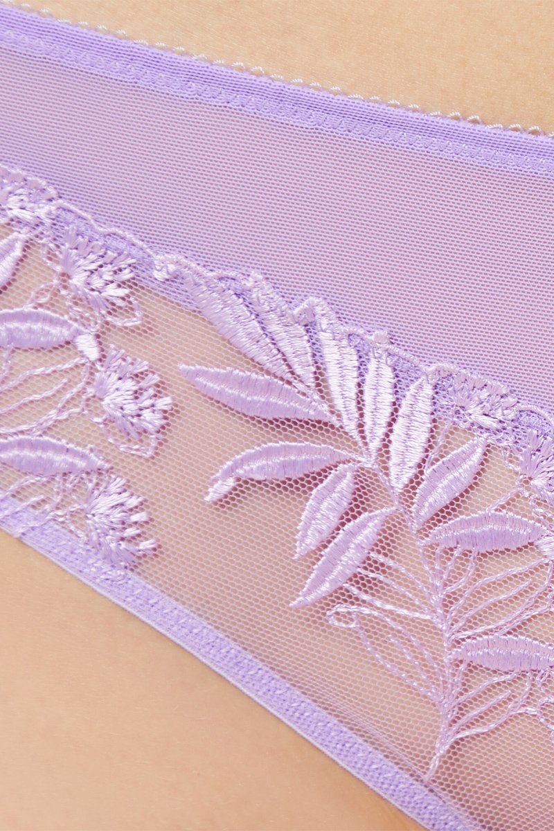 Tanga en Dentelle Mauve Sophistiqué avec Jolie Découpe Arrière