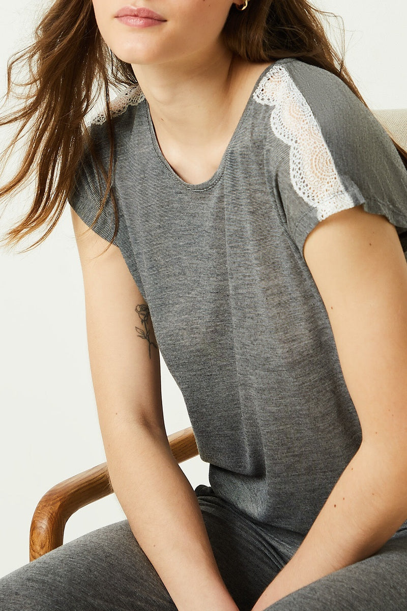 T-shirt de pyjama Warm gris chiné avec dentelle aux épaules
